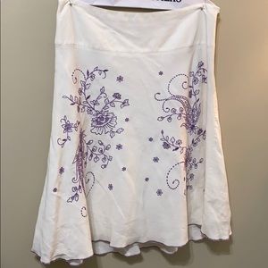 NINE & Company. Beautiful Linen Skirt White/Purple